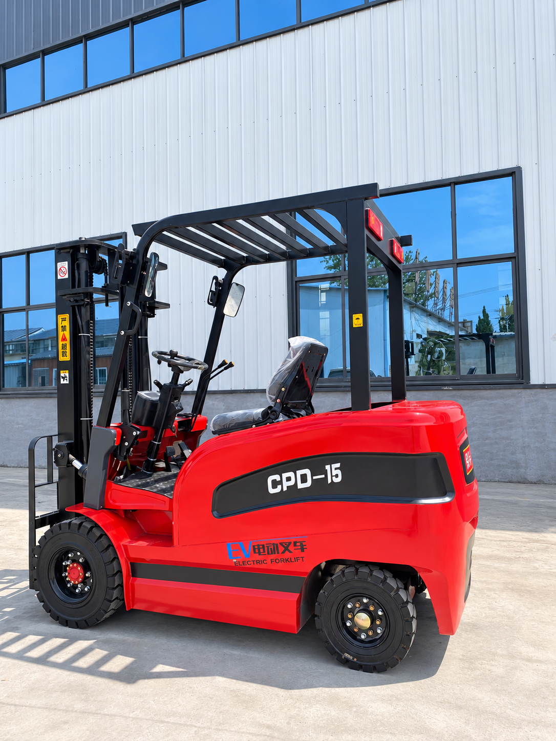 CPD-15 electric forklift detail view 1