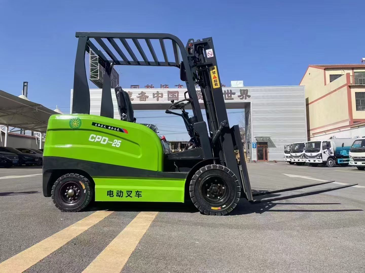 CPD-25 electric forklift detail view 3