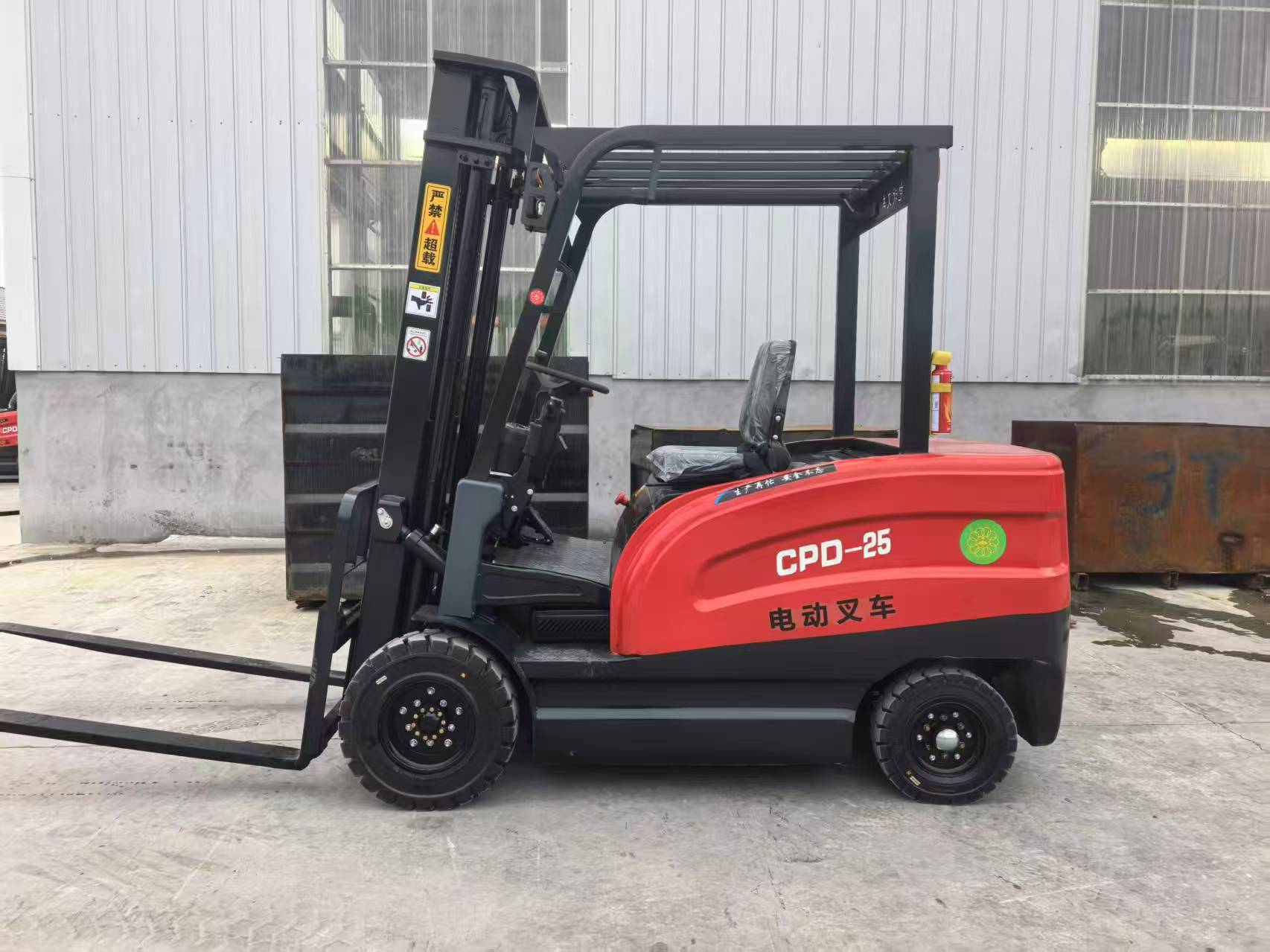 CPD-25 electric forklift detail view 1